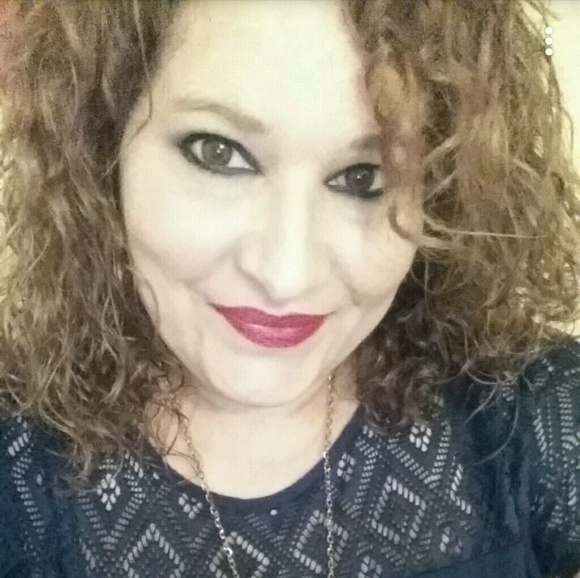 Meet your Posher, Sandy - Picture 1 of 1